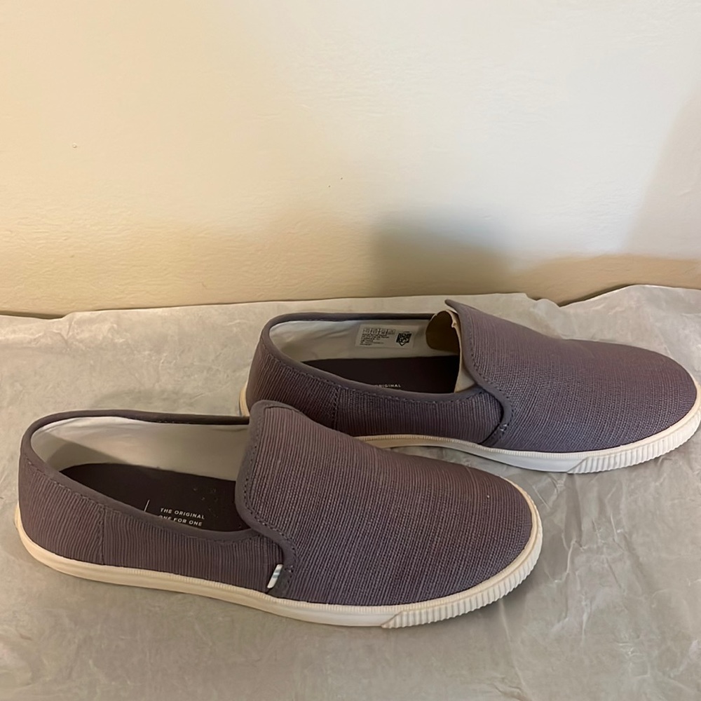 PRICE DROP! Toms Clemente women 7.5 gray
